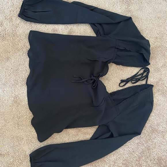 Abercrombie blouse black with sweetheart neck and open back with a tie - Picture 2 of 3